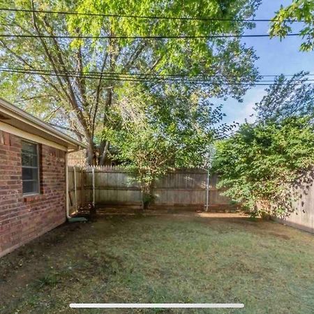 Large Open Space For Family Fun! Amarillo Bagian luar foto