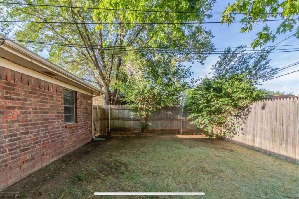 Large Open Space For Family Fun! Amarillo Bagian luar foto