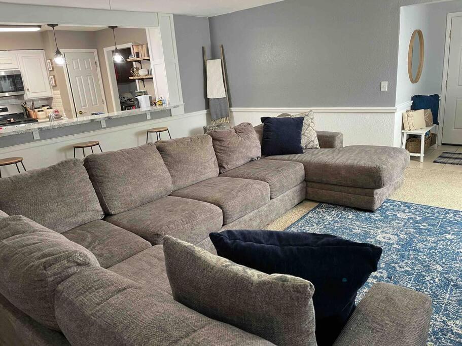 Large Open Space For Family Fun! Amarillo Bagian luar foto