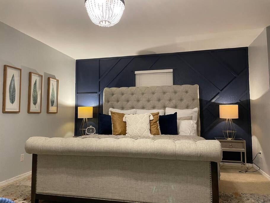 Large Open Space For Family Fun! Amarillo Bagian luar foto